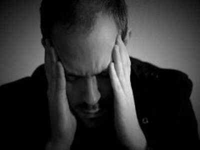 【患者信息】：精神分裂症患者，刘晓栋，男，26岁，初中文化，回族，务农，无信仰，祖籍河南。离婚。 【患者症状】：骂人打人，甩物孤僻。 【患病时间】：16年 【患者病史】：