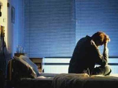 患者详情：张华(化名)，男，37岁，表现为胸闷、心慌，心悸、心率能达到100次/分以上，胸部心前区伴有游走性疼痛。患者初期按心脏病治疗，疗效不佳，反而后期病情恶化。 病情主诉